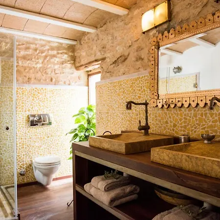 Βίλα Elegant With Private Pool & Hot Tub, Ibiza 1010 *