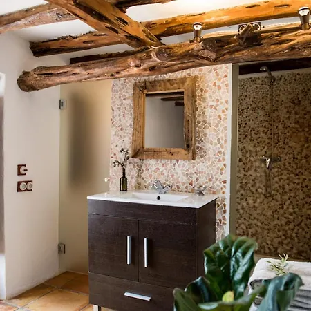 Elegant With Private Pool & Hot Tub, Ibiza 1010