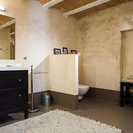 Villa Elegant With Private Pool & Hot Tub, Ibiza 1010